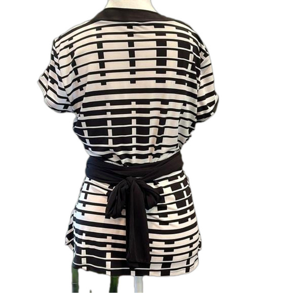 Le Chateau XL black and white V neck belted stretchy asymmetrical top - Picture 4 of 8